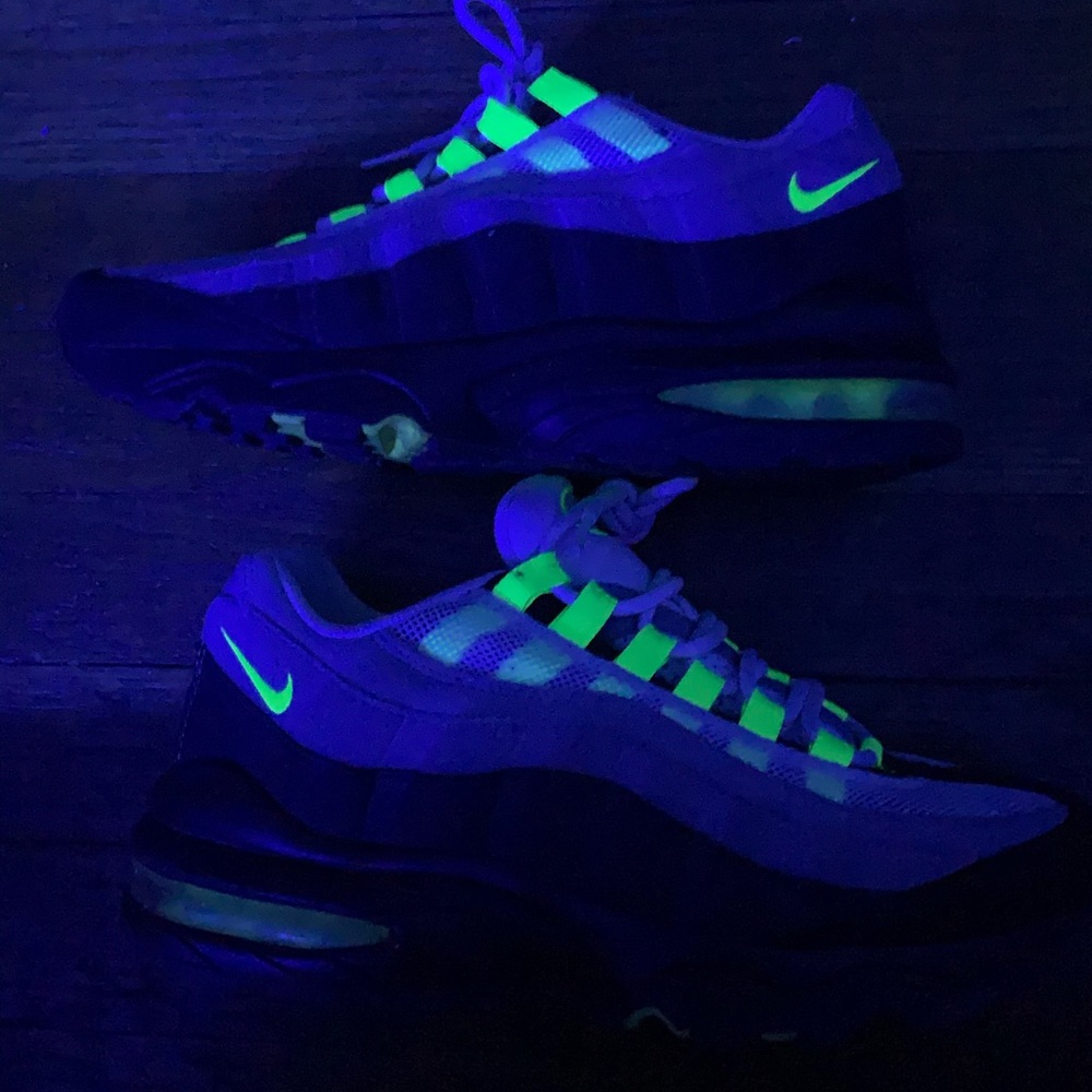AIR MAX 95
NEON